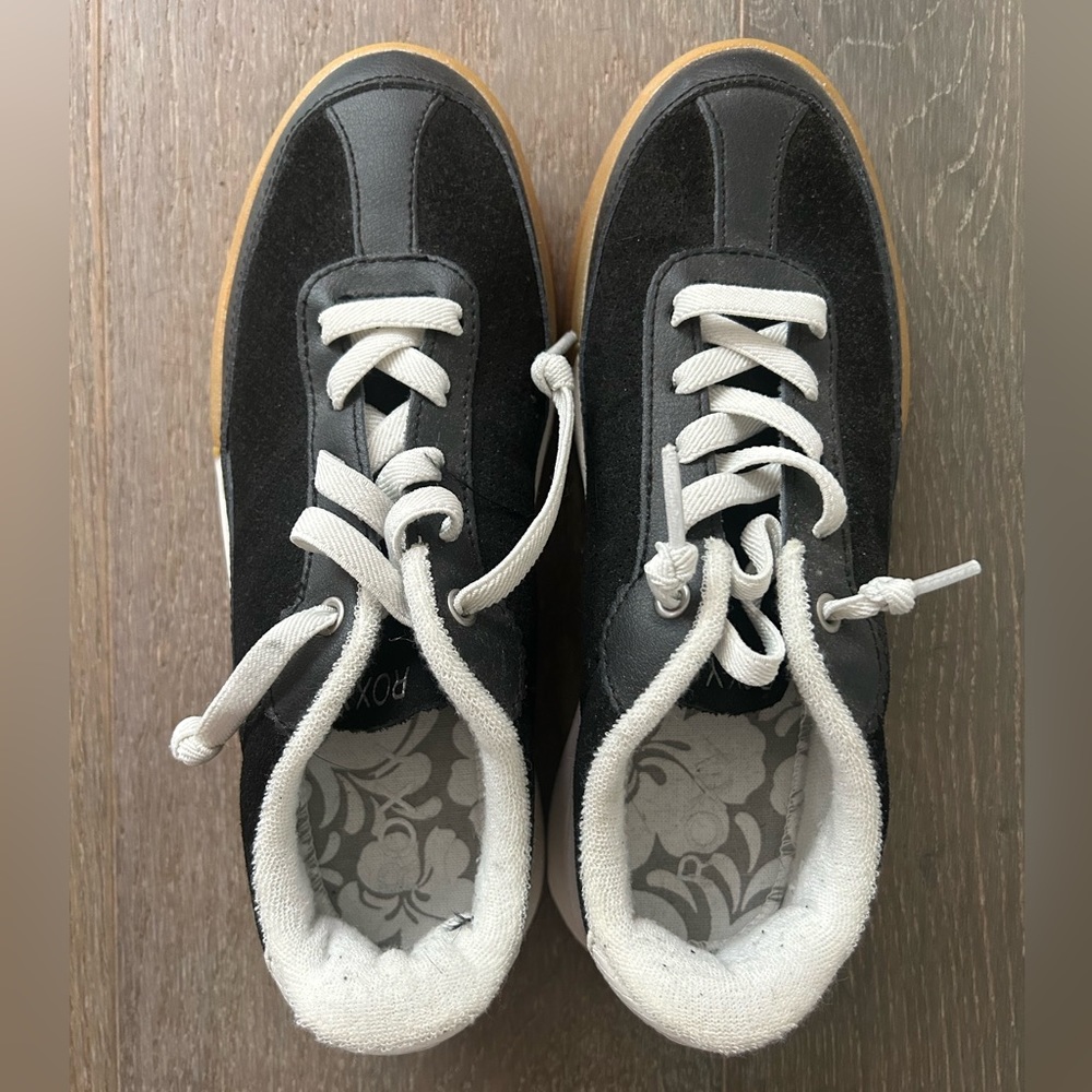 Roxy tennis shoes